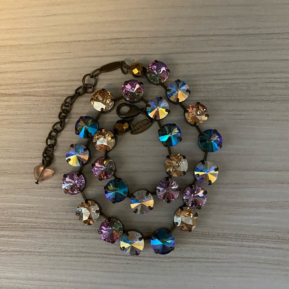 Sabika Manhattan choker